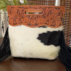 🖤🤍🖤A $200+ bag! Reduced to cost! Cowhide And Black Leather Western Purse Fringe